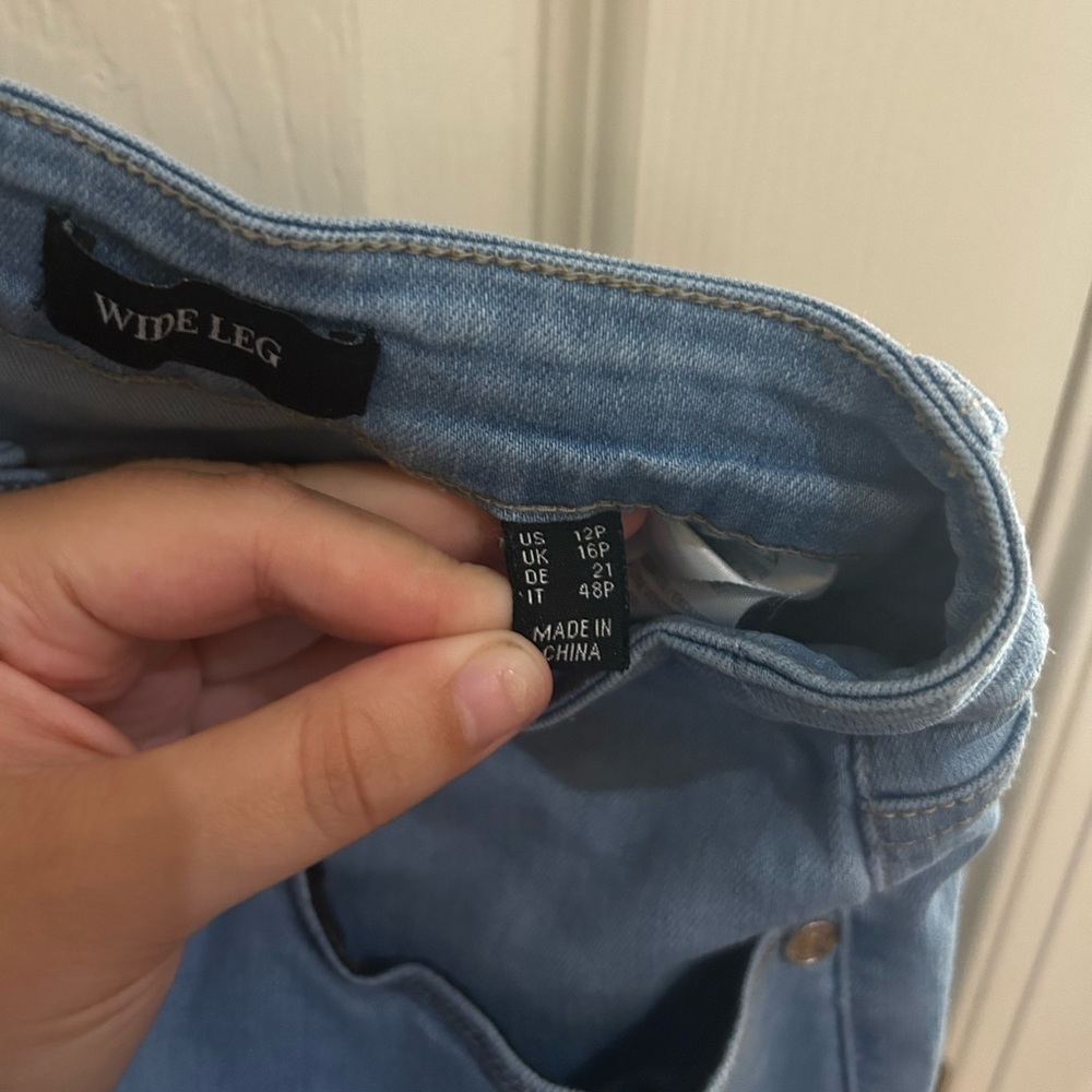 Susan Graver Blue Wide Leg Jeans Petite - Picture 7 of 13